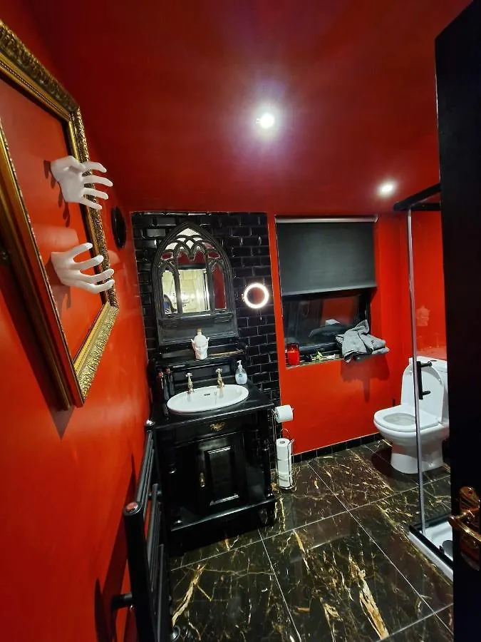 Wednesday'S Family Rooms York 0*,